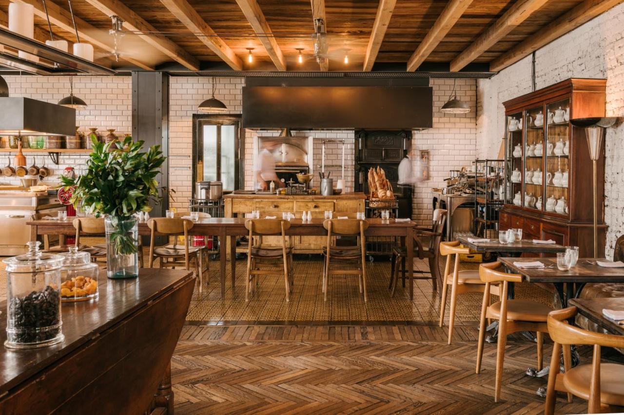 فندق رومز تبليسي المظهر الخارجي الصورة Interior of the restaurant