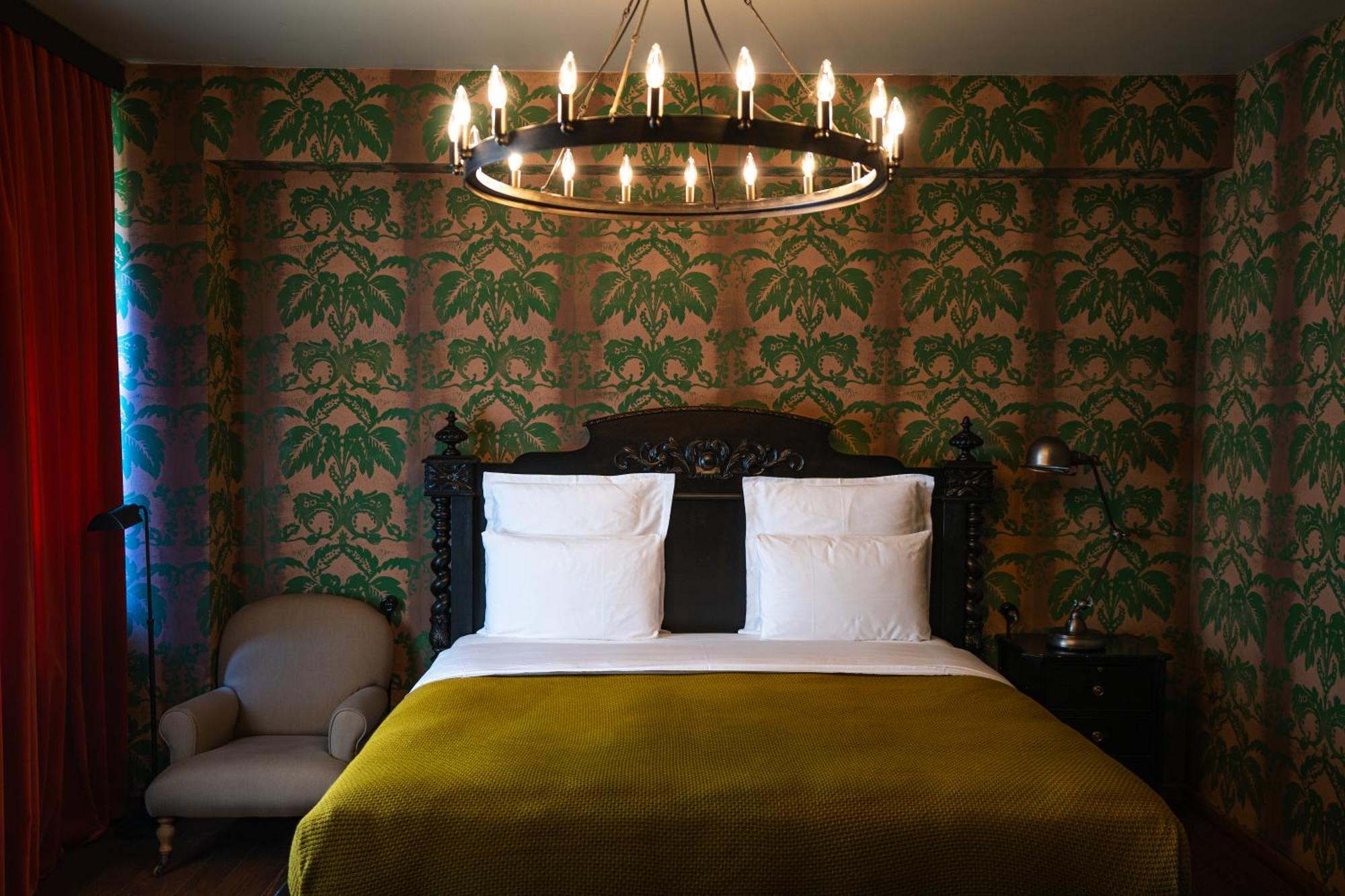 فندق رومز تبليسي المظهر الخارجي الصورة A bedroom at the hotel