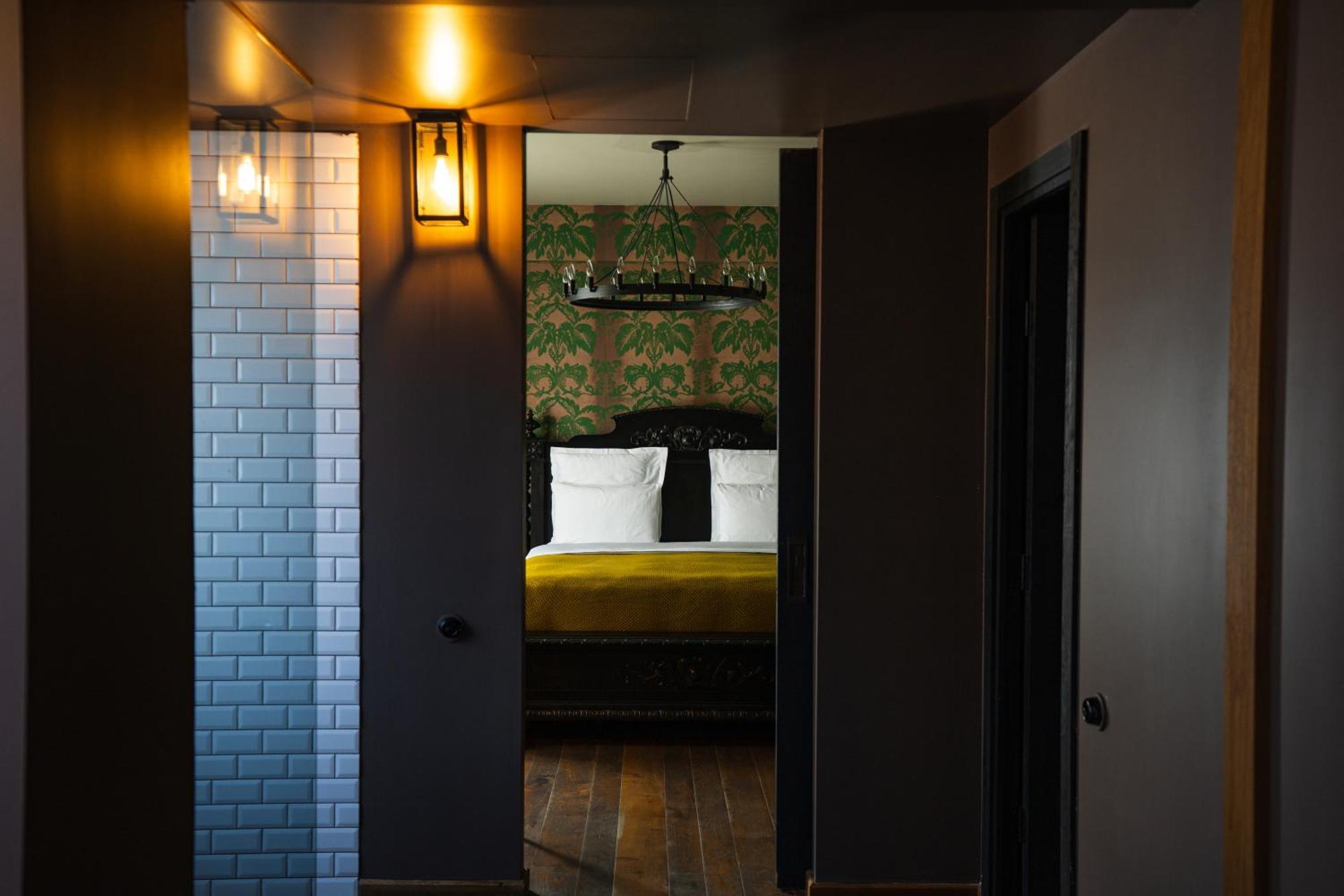 فندق رومز تبليسي المظهر الخارجي الصورة A room at the hotel