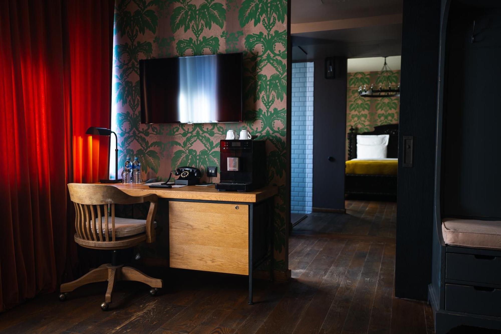 فندق رومز تبليسي المظهر الخارجي الصورة A room at the hotel