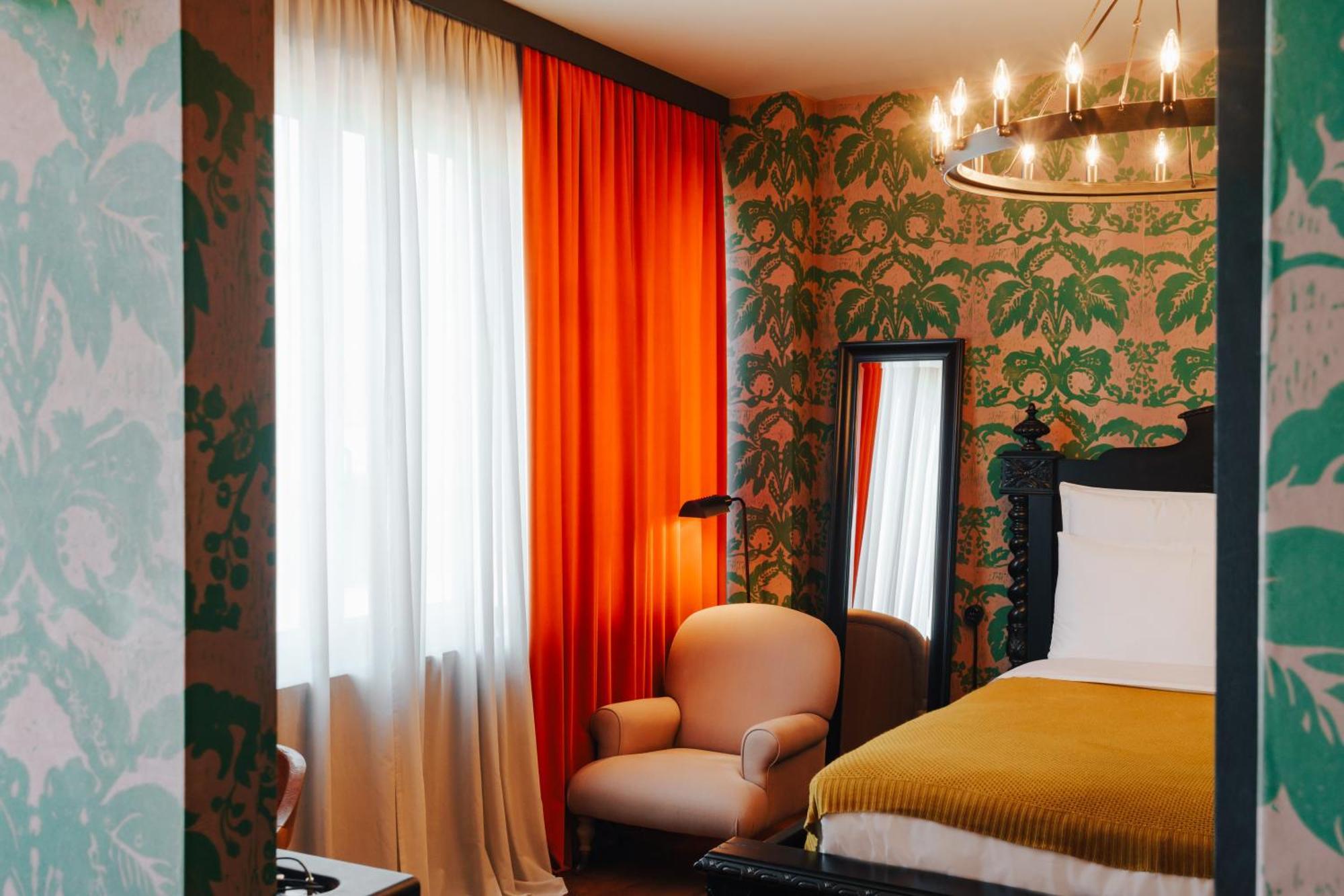 فندق رومز تبليسي المظهر الخارجي الصورة A room at the Hotel de la Ville