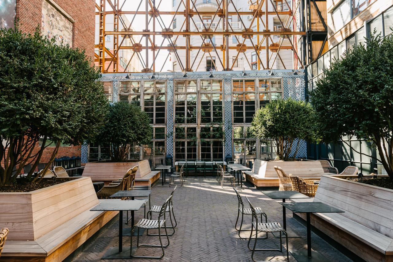فندق رومز تبليسي المظهر الخارجي الصورة The outdoor patio at the restaurant