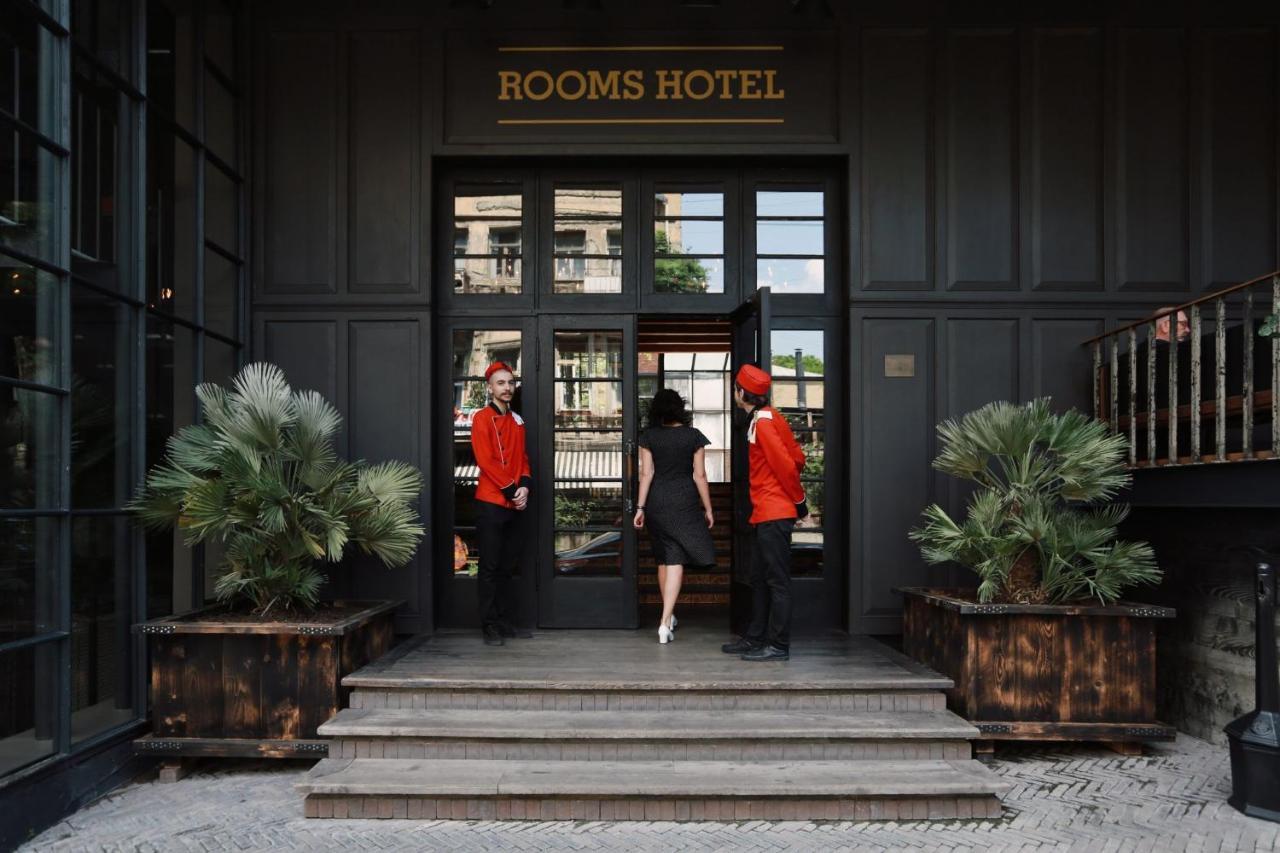 فندق رومز تبليسي المظهر الخارجي الصورة Entrance to Rooms Hotel