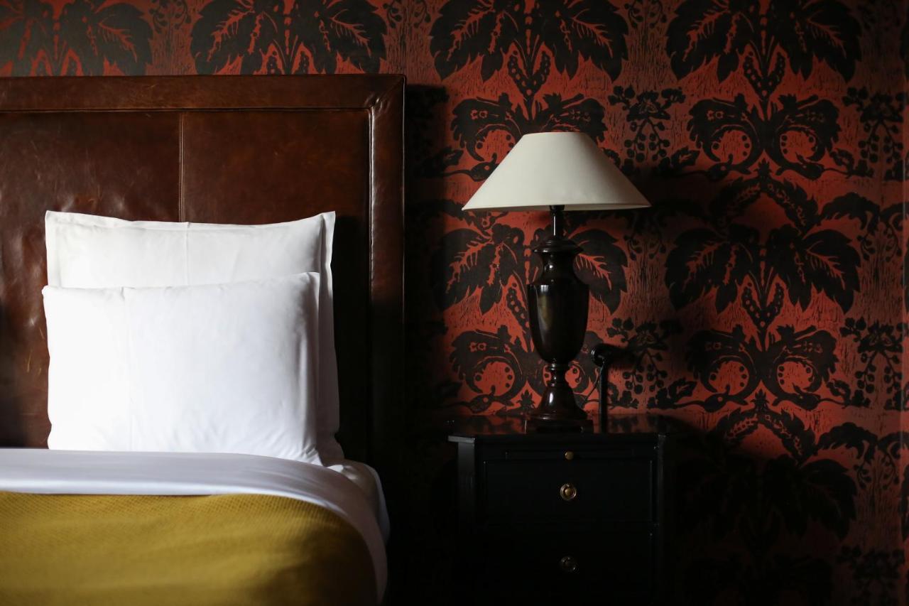فندق رومز تبليسي المظهر الخارجي الصورة A bedroom at the Hotel