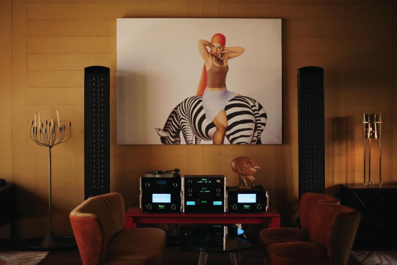 فندق رومز تبليسي المظهر الخارجي الصورة A high-end audio system