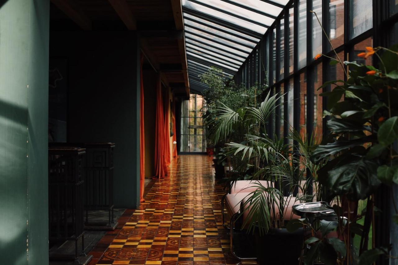 فندق رومز تبليسي المظهر الخارجي الصورة The interior of the hotel